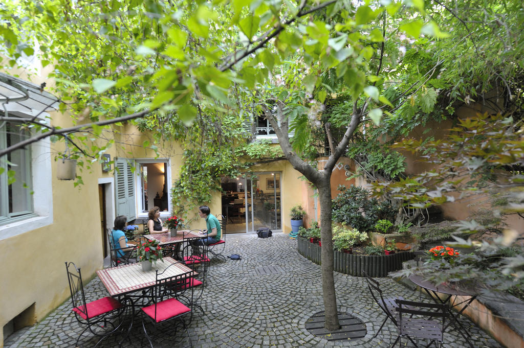 Chambres D'hotes Le Petit Siam : Le Calme En Centre