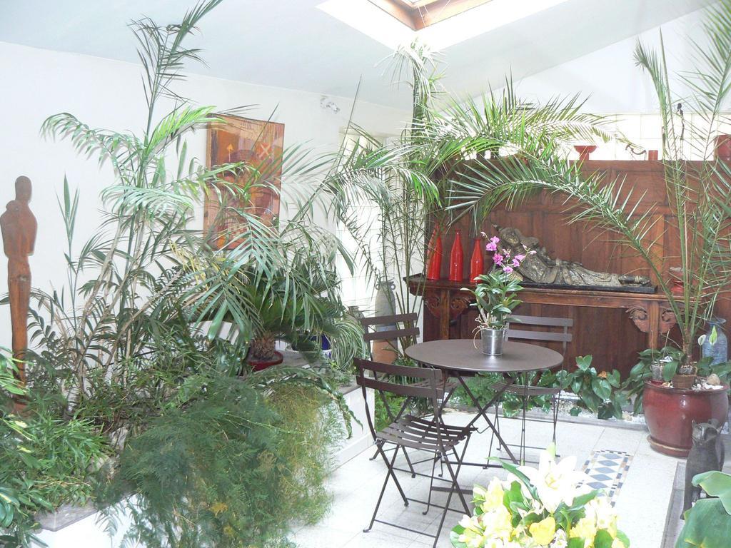 Couette-café Le Petit Siam : Le Calme En Centre *